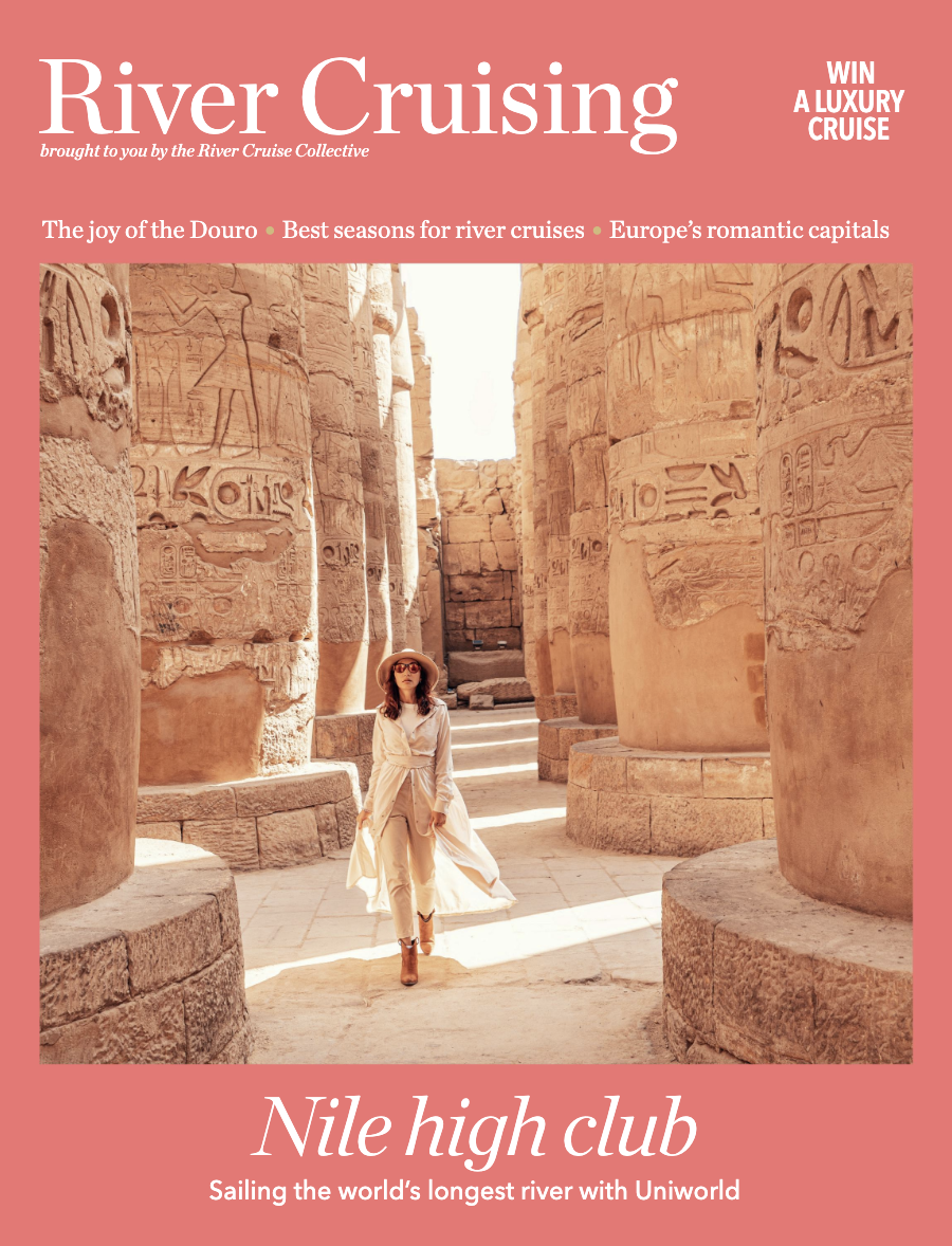 Happy woman travelers explores the ruin of the ancient karnak temple in the heritage city of luxor in egypt